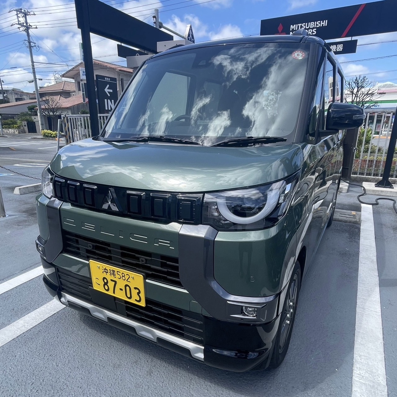 琉球三菱自動車　琉球三菱　沖縄　浦添　浦添店ショールーム　沖縄三菱　沖縄ディーラー　沖縄車屋さん　沖縄デリカミニ　デリカミニ試乗車　アッシュグリーンメタリック×ブラックマイカ