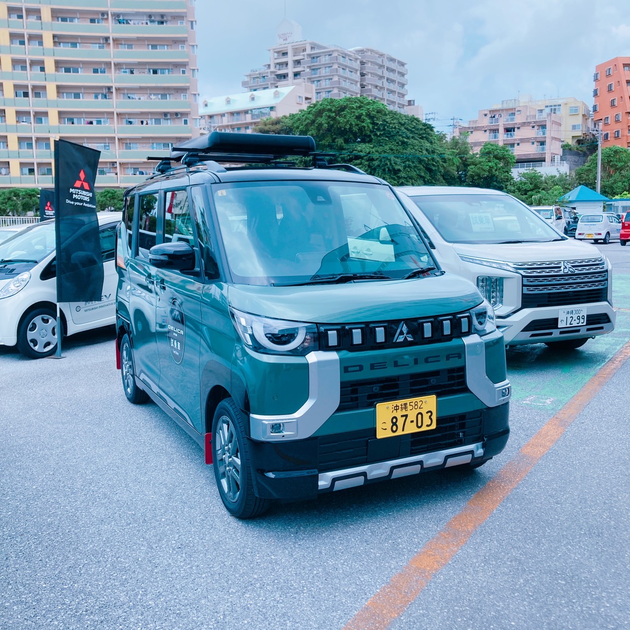 琉球三菱自動車　琉球三菱　沖縄　浦添　浦添店ショールーム　沖縄三菱　沖縄ディーラー　沖縄車屋さん　沖縄デリカミニ　デリカミニ試乗車　アッシュグリーンメタリック×ブラックマイカ