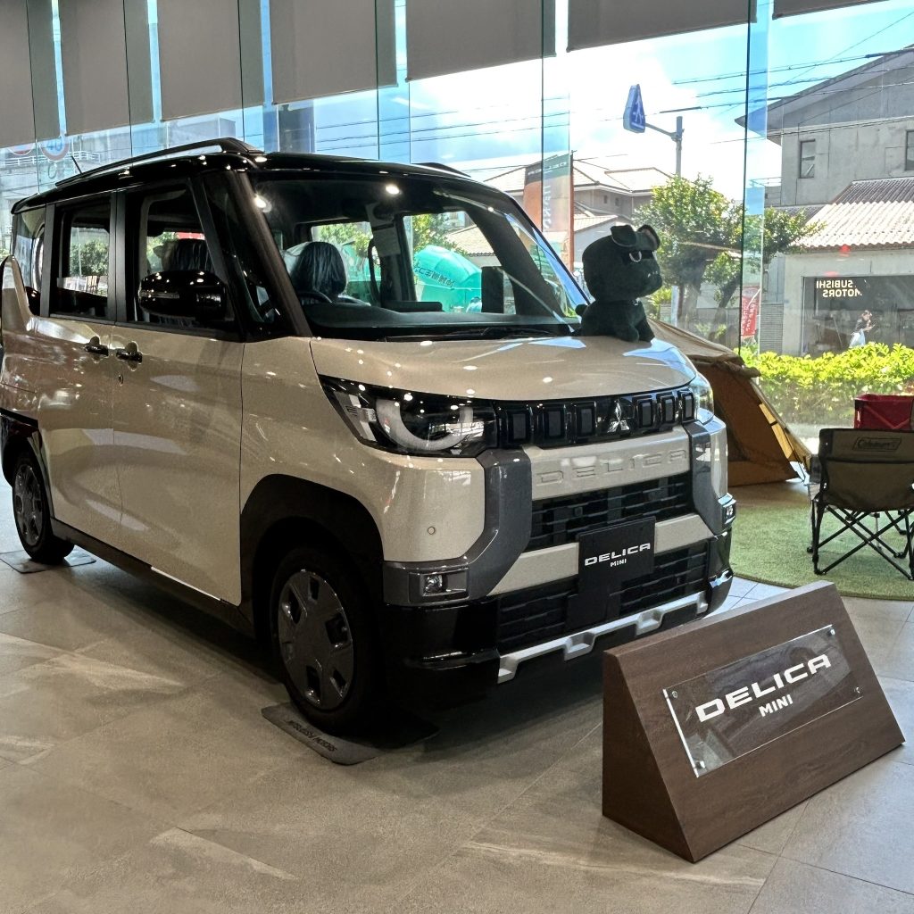 琉球三菱自動車　琉球三菱　沖縄　浦添　浦添店ショールーム　沖縄三菱　沖縄ディーラー　浦添ショールーム　沖縄車屋さん　沖縄デリカミニ　デリカミニ試乗車　ナチュラルアイボリー×ブラックマイカ