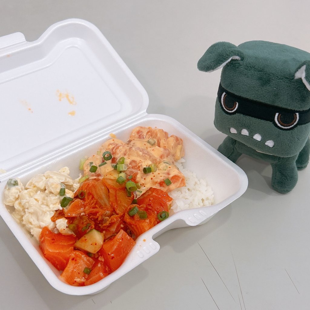 琉球三菱　沖縄　三菱自動車　デリ丸　デリ丸ぬいぐるみ　ポキ　ポキ丼　ハワイアン料理　沖縄市　沖縄市グルメ　