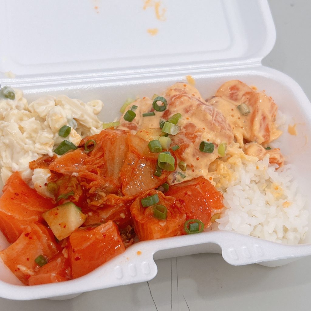 琉球三菱　沖縄　三菱自動車　デリ丸　デリ丸ぬいぐるみ　ポキ　ポキ丼　ハワイアン料理　沖縄市　沖縄市グルメ　